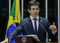 Randolfe diz que o governo quer levar a PEC da 6x1 ao plenário do Senado nesta quarta