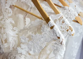 Loja de luxo de SP cancelou entrega de vestido de noiva 5 dias antes do casamento, diz médica