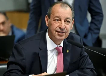 Comissão aprova fim da escala 6x1 e votação vai a último estágio, no plenário do Senado