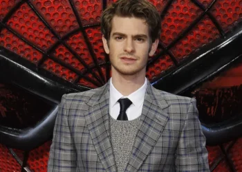 Andrew Garfield volta a defender a ideia de um Homem-Aranha gay