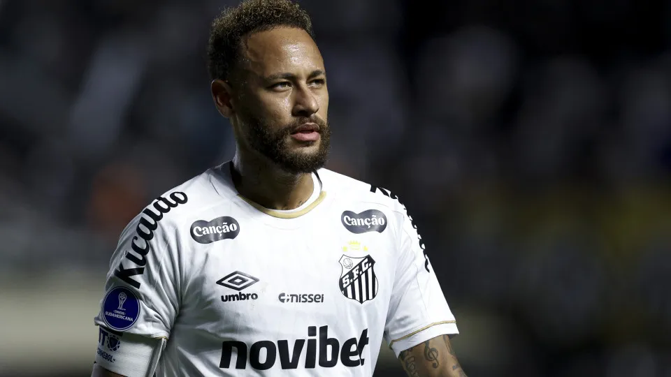 'Pior gramado que a Vila já teve', diz Neymar após eliminação do Santos
