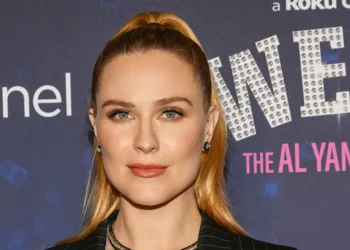 Evan Rachel Wood diz que foi ignorada por elenco de