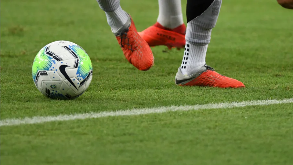 Futebol mundial movimenta R$ 50 bilhões na janela; Brasil fatura quase R$ 1,1 bi