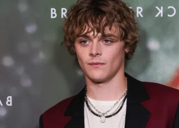 Quem é Billy Barratt, novo Voldemort de