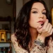 Priscilla Alcântara se afasta do gospel e busca o pop dos anos 2000 em novo disco
