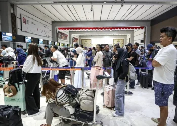 Voos suspensos em seis aeroportos da Indonésia após erupção vulcânica