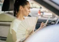 Celular muito quente no carro? Veja 7 formas de evitar