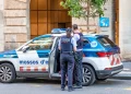 Homem esfaqueia três pessoas e salta do 4.º andar em Barcelona