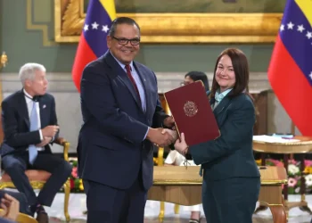 Venezuela vai respeitar acordos petrolíferos assinados com China e Rússia