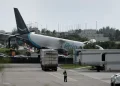 Avião da Amazon sai da pista e pega fogo em Miami; 5 morreram