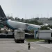 Avião da Amazon sai da pista e pega fogo em Miami; 5 morreram