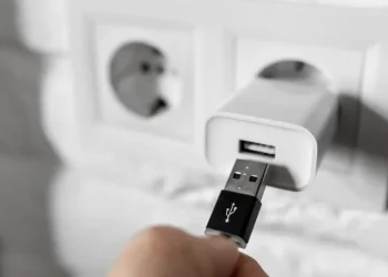 Há 2 grandes razões para não poupar num carregador de celular barato