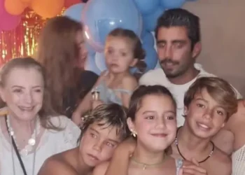 Luana Piovani, Scooby e Cintia Dicker são flagrados juntos em aniversário
