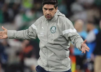 Abel Ferreira sob ataque: