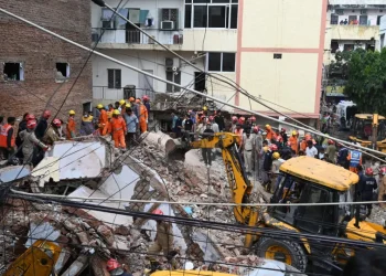 Hostel de estudantes desaba e deixa pelo menos 7 mortos em Nova Deli