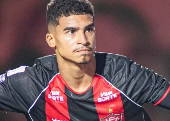 Vitória resolve pelo alto, respira na luta contra o Z4 e afunda o Grêmio