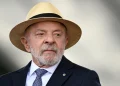 Lula recebe auxiliares para reunião de emergência no Palácio da Alvorada