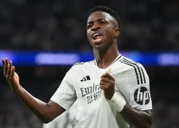 Vini Jr. e mais 2 brasileiros concorrem à Bola de Ouro; Raphinha e CR7 fora