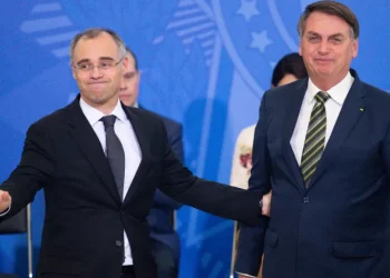 Afastamento de Andrei Rodrigues por Mendonça remete a interferências de Bolsonaro na PF