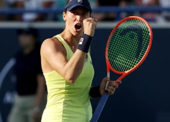 Luisa Stefani vai às semifinais do US Open e sobe no ranking mundial