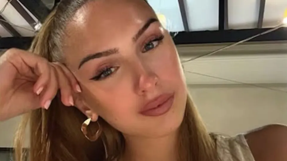 Miss morre aos 22 anos após batalha contra doença rara