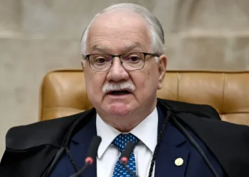 Fachin derruba decisões sobre PF e tira Fake News de Moraes