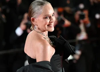 Sharon Stone diz que aderiu ao celibato e que ainda não encontrou o grande amor de sua vida