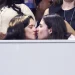 Rosalía e namorada assumem namoro com um beijo em público em Nova Iorque
