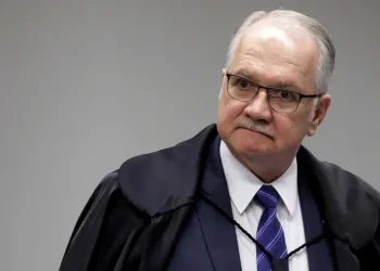 Fachin afasta Mendonça de caso contra Moraes e manda parar apurações de Master e INSS