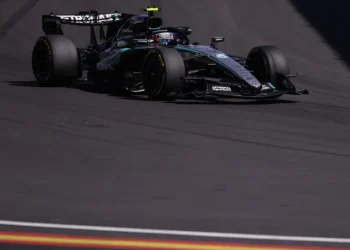Kimi Antonelli vence em Madrid e é cada vez mais líder
