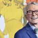 Morre Bob Mackie, estilista que vestiu Madonna e Elton John, aos 87 anos