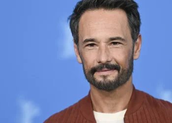 Santoro é abordado por influenciador que não o reconhece e revela perrengues de Hollywood