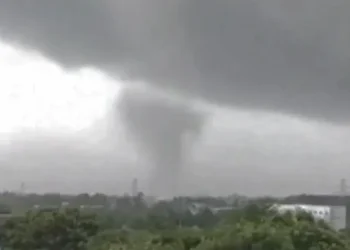 Durante forte tempestade, tornado atinge escola no sul da China; veja!