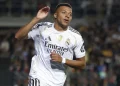 Real Madrid evita empate nos acréscimos, vence Elche e cola no Barcelona