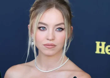 Sydney Sweeney perde 200 mil seguidores após campanha sensual para app esportivo