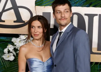 Millie Bobby Brown adota segundo filho com Jake Bongiovi, diz site