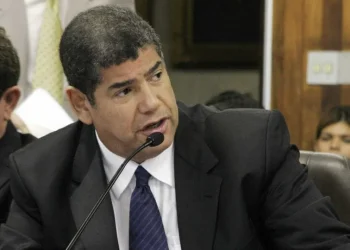 Polícia apreende R$ 740 mil em imóvel de assessor ligado a Milton Leite