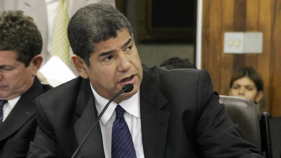 Polícia apreende R$ 740 mil em imóvel de assessor ligado a Milton Leite