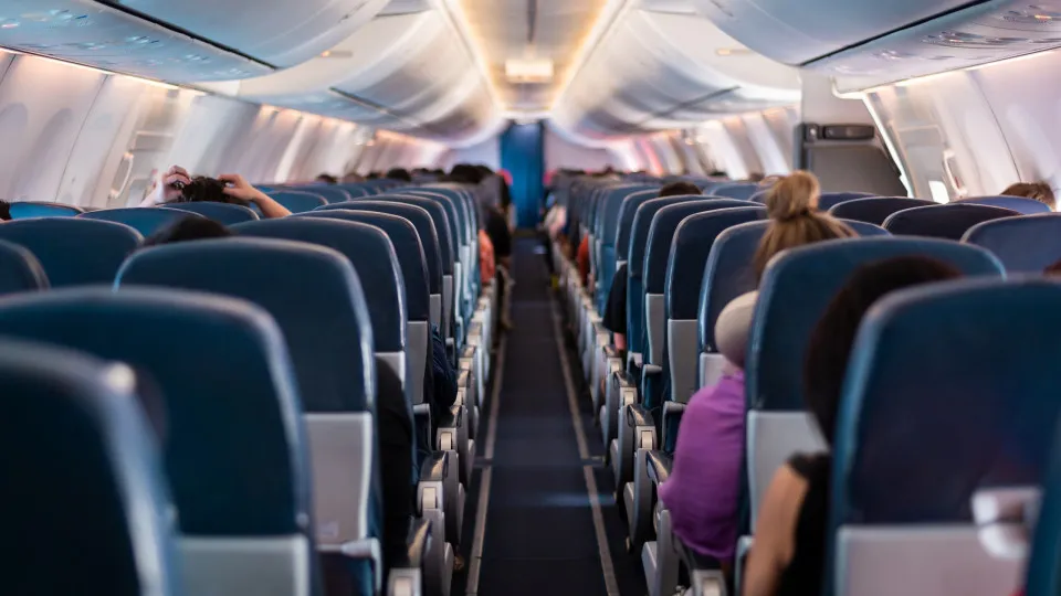 Tarifa média da aviação sobe 14,5% enquanto preço do querosene cresce 31,8% em agosto, diz Anac