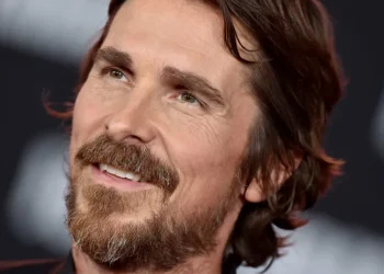 Christian Bale abre vila de acolhimento familiar de 11 mil metros quadrados na Califórnia