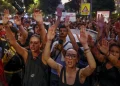 Despejo de idosa em Madrid leva milhares às ruas: