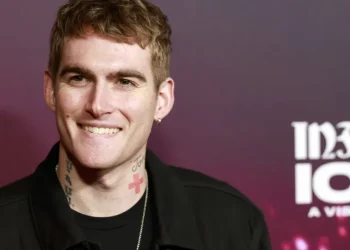 Corpo de Presley Gerber, que morreu aos 27 anos, é cremado