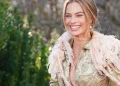 Margot Robbie adota sobrenome do marido quase dez anos após casamento