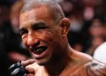 Brasileiro perde consciência durante luta no UFC e é levado ao hospital