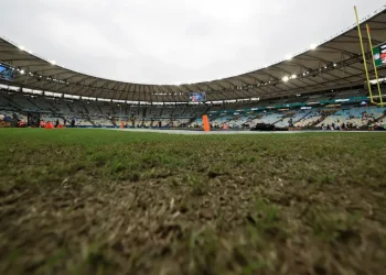 Maracanã inicia processo para troca do gramado após críticas e jogo da NFL