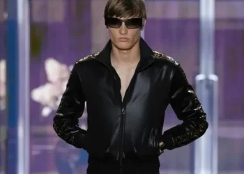 Filho de Fernanda Lima e Rodrigo Hilbert estreia em desfile internacional da Gucci