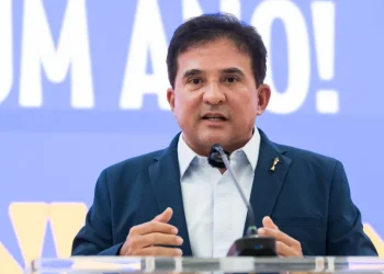 Ministro cancela reunião com clubes diante de insatisfação por veto a bets