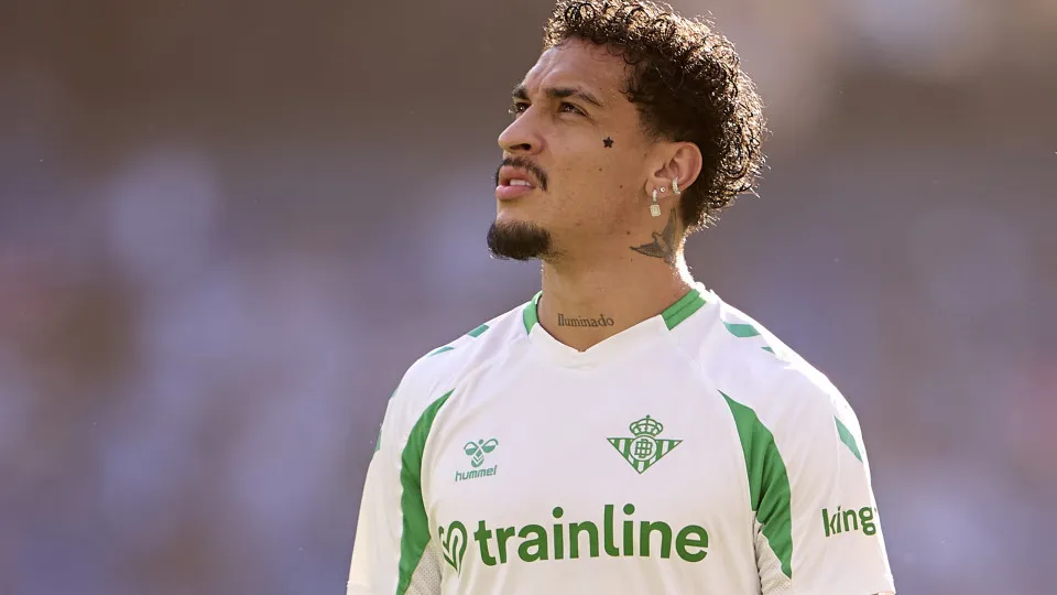 Antony revela sofrimento no Betis: