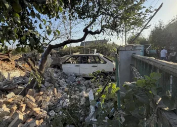 Ataques russos deixam mortos e feridos e ampliam pressão sobre Ucrânia