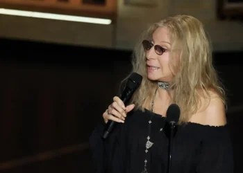 Barbra Streisand critica Trump por polêmica envolvendo o Kennedy Center